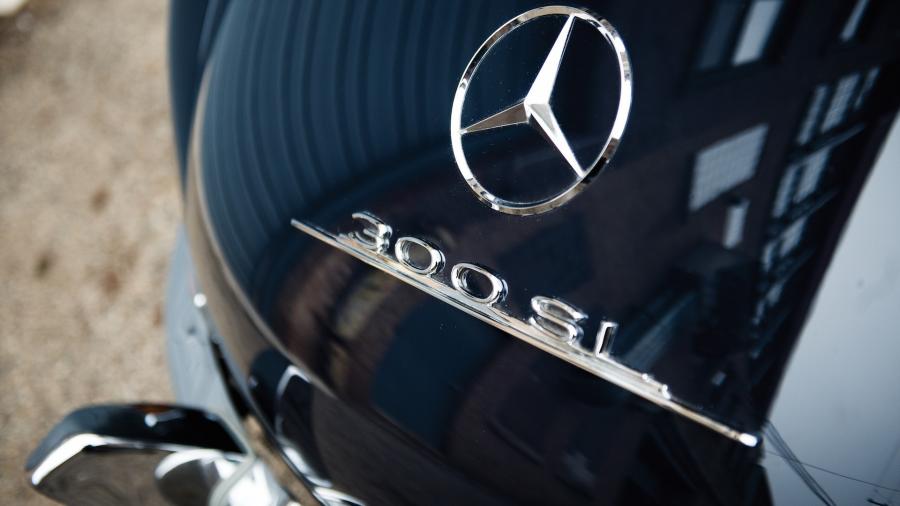 Логотип Mercedes-Benz 300 SL Gullwing Coupe 1955 года  (фото 3 из 54)